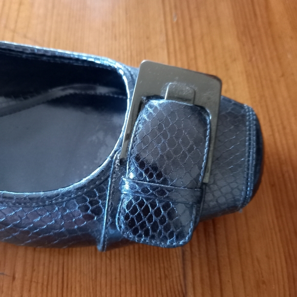 Jessica Sears Shoes ‐ Flats with metal accent - Picture 2 of 6